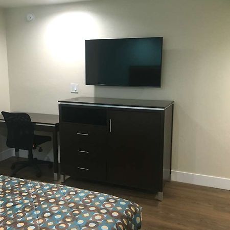 Vagabond Inn Executive - Bakersfield Downtowner 객실 사진